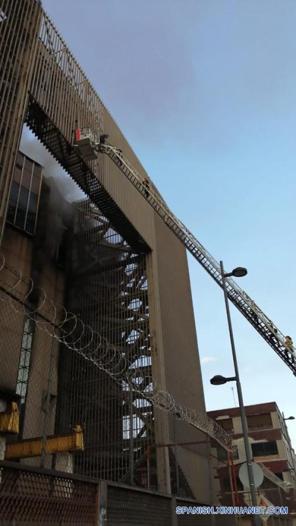 A fire in an electrical substation of the Mexico City Metro on Saturday caused the closing of six lines, affecting thousands of passengers.