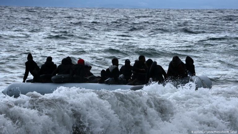 Boat With More Than a Dozen Migrants Sinks off Colombia