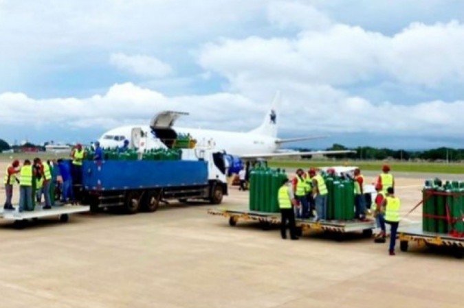 The aircraft stationed at the Recife Airport reached the Viracopos Airport in Campinas (SP) this Saturday morning and is expected to fly to Manaus this afternoon, carrying oxygen cylinders to hospitals in the capital of Amazonas.
