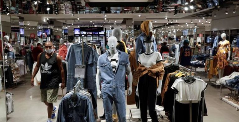 Brazil’s Retail Sales Drop 0.1% in November, Ending Six Months of Growth