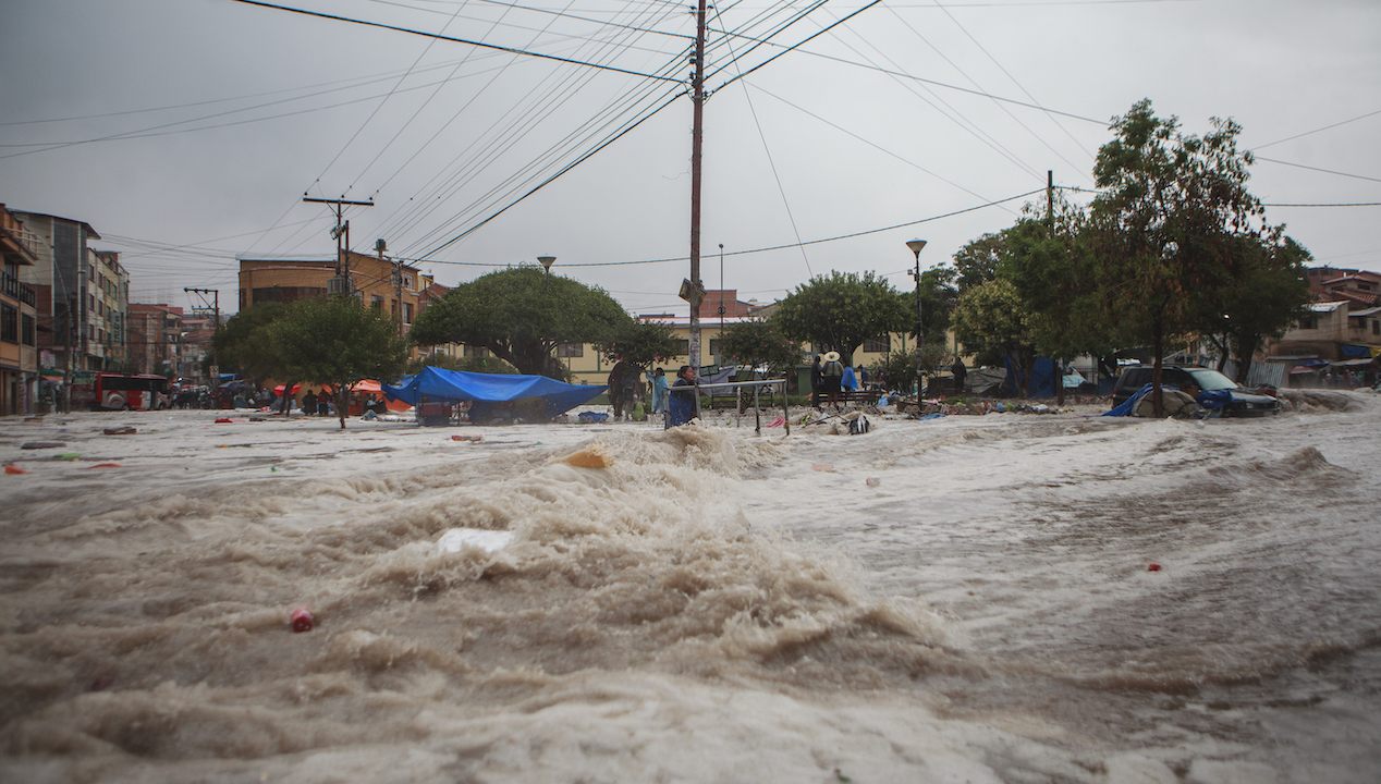 A heavy downpour in southern Bolivia caused floods that killed three people and washed away vehicles and street kiosks, police said Tuesday, January 5th.