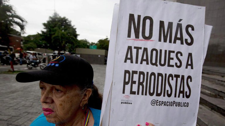 La Prensa daily newspaper, in Lara state, discontinued its publication due to a shortage of gasoline. The website of the regional newspaper Última Hora, in the state of Portuguesa, was taken offline as a result of a measure taken by CONATEL.