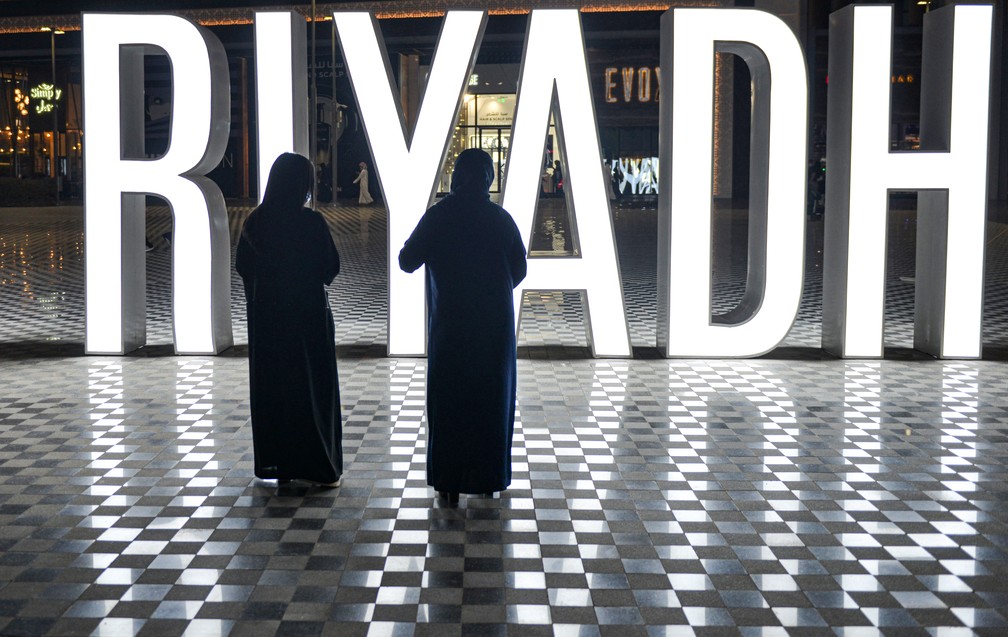  Women walk in Riyadh, the capital of Saudi Arabia. (Photo Internet Reproduction)