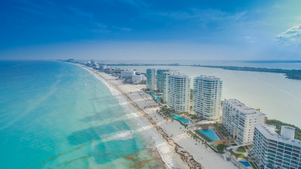 Cancun hotel zone. (Photo internet reproduction)