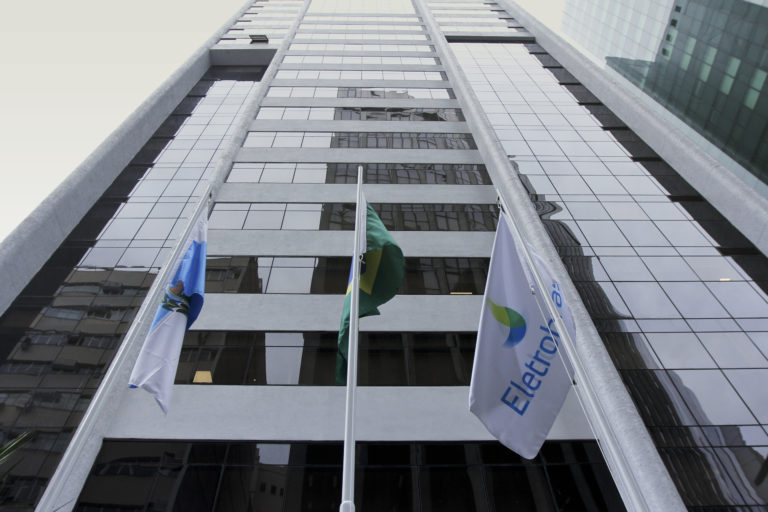 Brazil to cut stake in Eletrobras to 45% from 61% in privatization – Energy Ministry