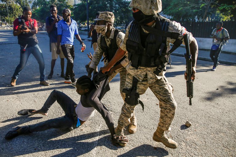 Police violence in Porto Principe (Photo Internet Reproduction)