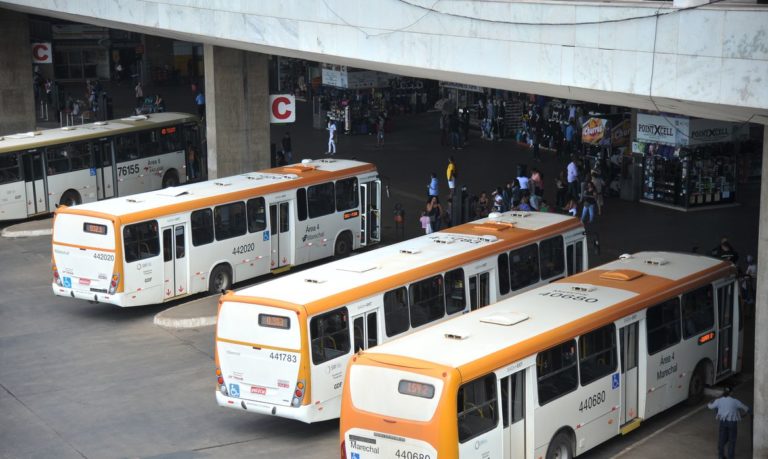 Rio de Janeiro Bars Entry of Passenger Buses to Curb Spread of COVID-19