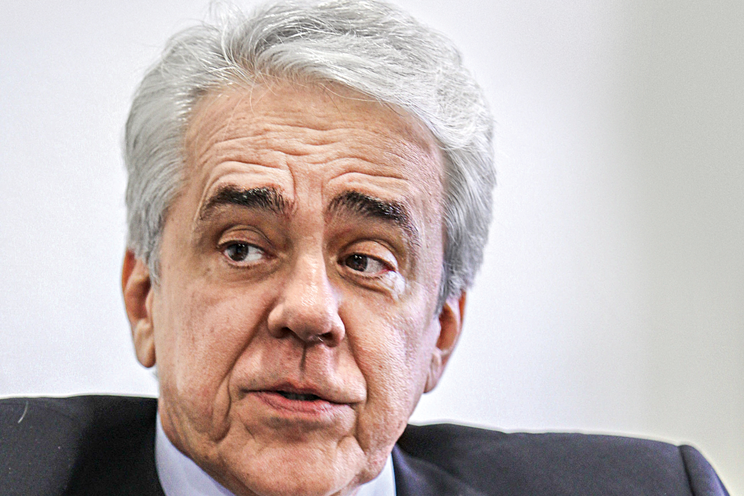 ATEN«¿O: CORRE«¿O DE IDENTIFICA«¿O DO ECONOMISTA ROBERTO CASTELLO BRANCO