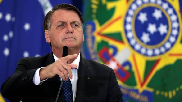 Brazil’s Bolsonaro insinuates that China created coronavirus and speaks of “bacteriological warfare”