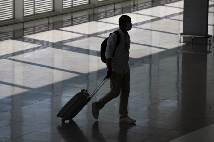 Spain extends restrictions on flights from Brazil through mid-April