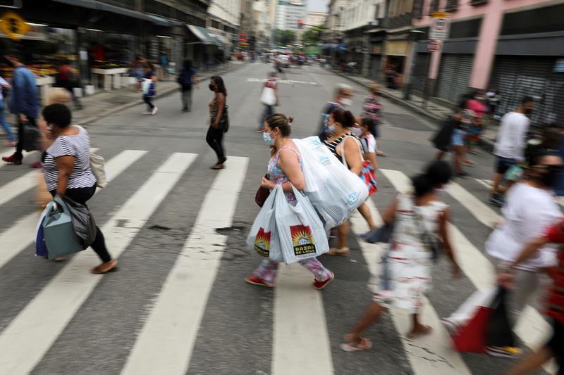 Brazil consumer confidence posts third biggest fall as COVID-19 spreads