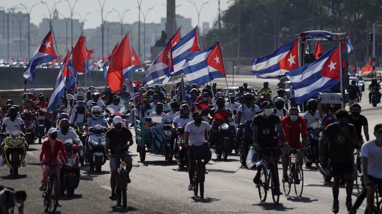 A caravan along Havana's Malecon calls for the end of the U.S. embargo
