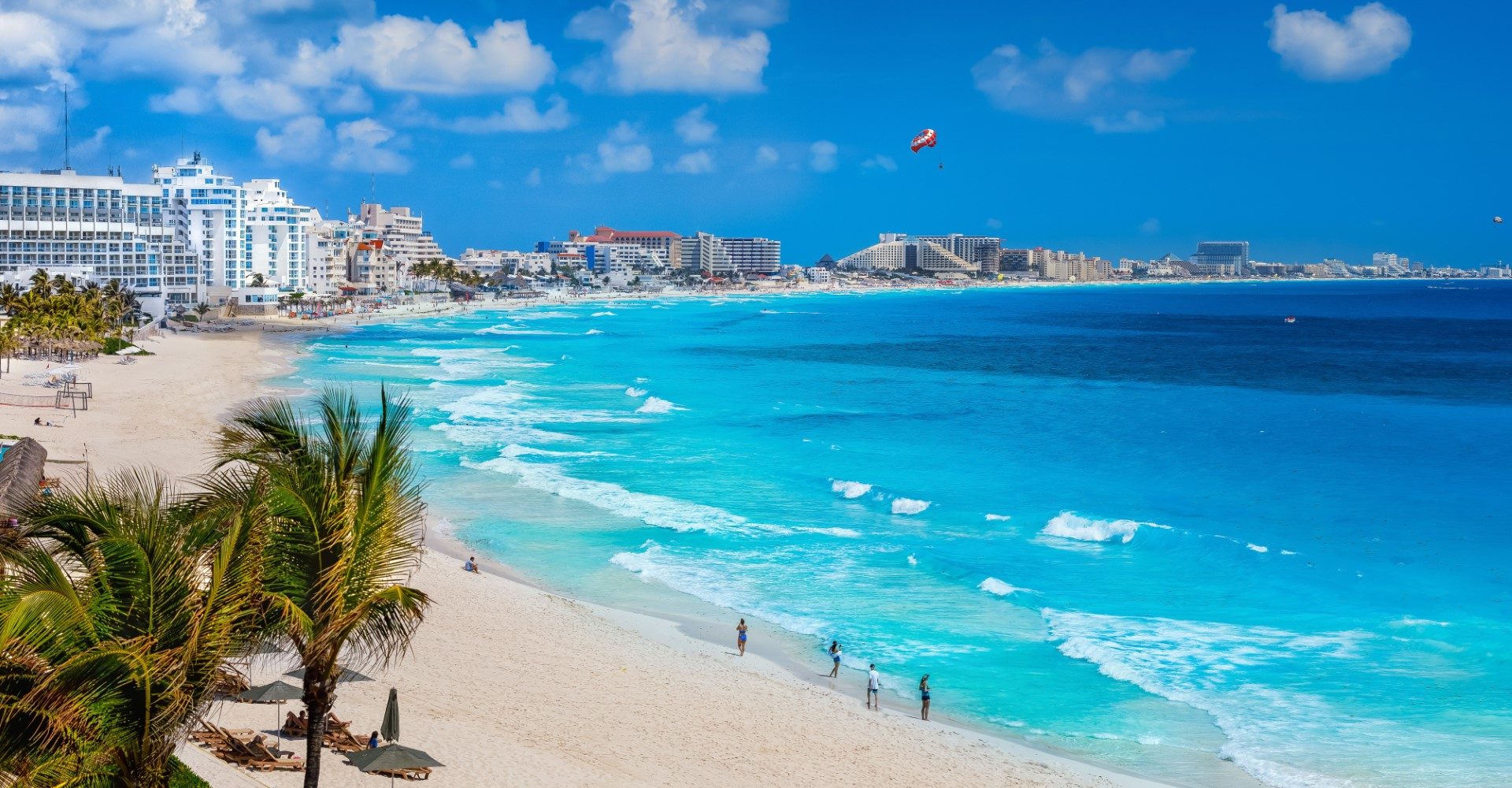 Beach near Cancun. (Photo internet reproduction)