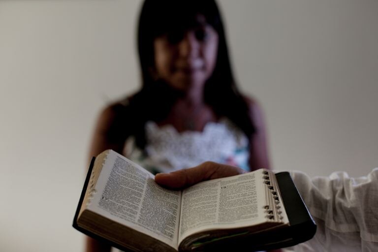 Brazilian women denounce evangelical leader for sexual abuse: "Transgress here with me. I am your pastor and psychologist"