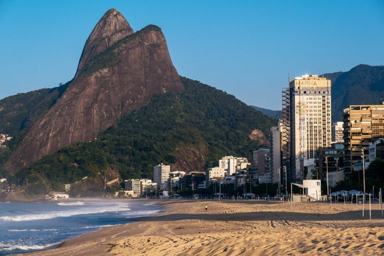 Rio de Janeiro decrees total closure of its beaches as of Saturday due to Covid-19