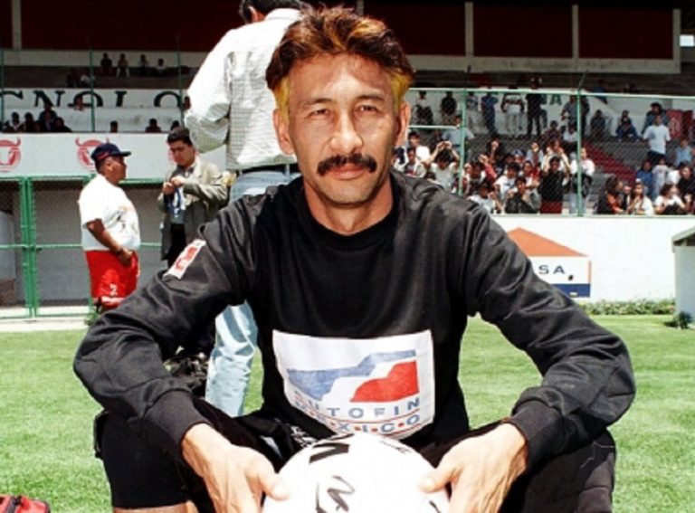 He was Mexico’s goalkeeper in 1986, many consider him the best in history, but he fell into a personal hell