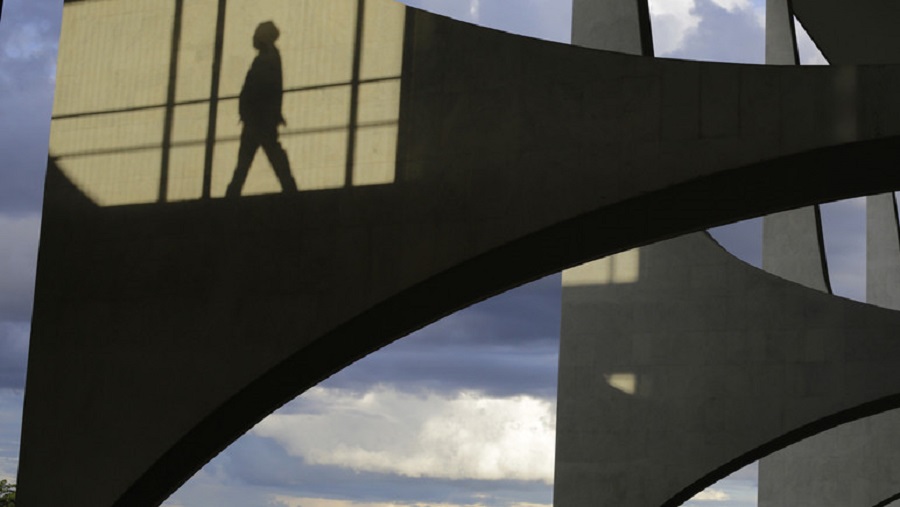 Bolsonaro: formal economy recovering while informality is catastrophe