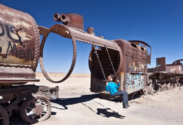 Bolivia’s unusual cemetery of abandoned trains