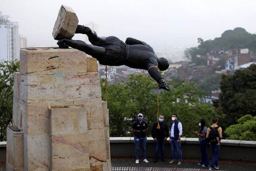 Protests in Colombia against new taxes leave at least 2 deaths, 44 injuries and 26 arrests