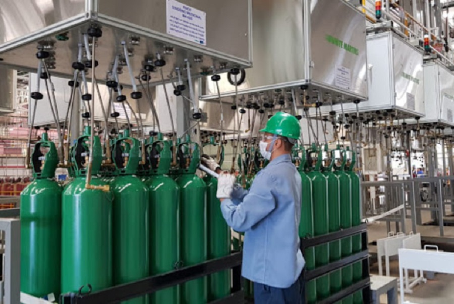 14 oxygen transport trucks from Canada reach Brazil