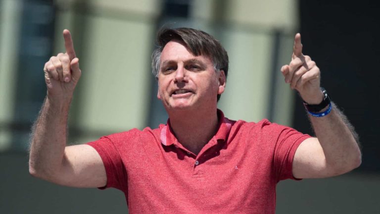 Bolsonaro rants against isolation measures: “If needed, our Army will take to the streets”