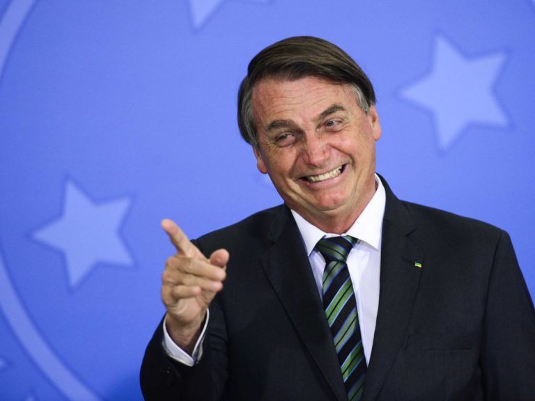 Brazil’s Bolsonaro mocks Fernández and Maduro: “there is no vaccine for them”