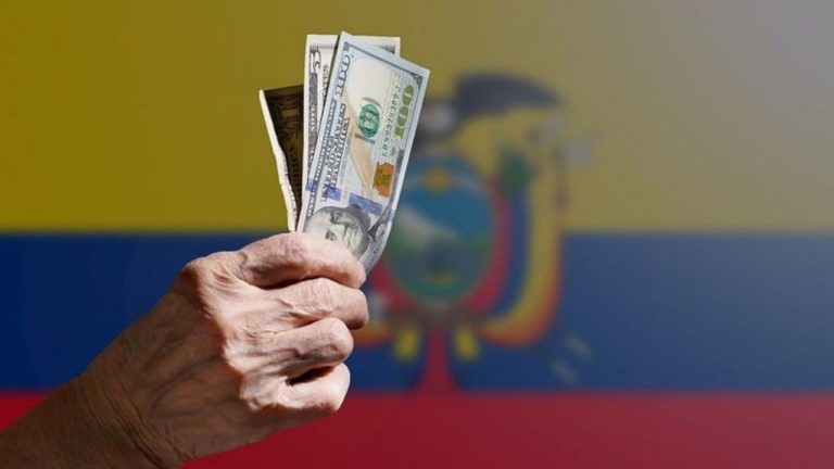 Ecuador’s basic monthly salary rose US$108 in a decade