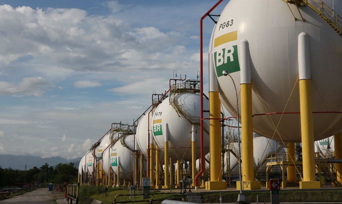 Gas