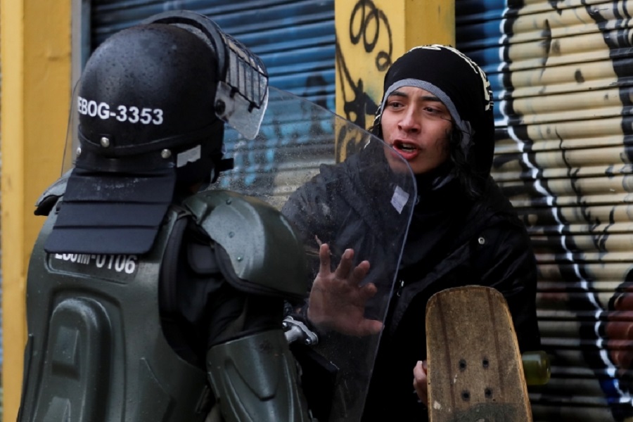 Colombia: Police officer accused of killing teenager in protests