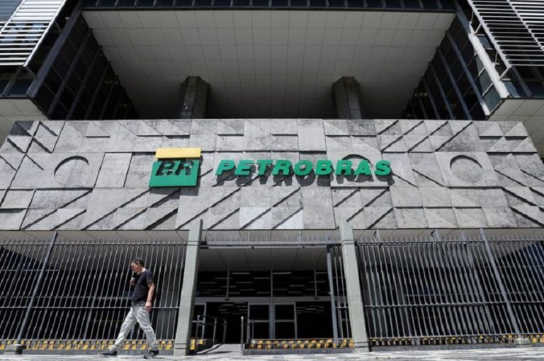Bolsonaro advocates intervention in Petrobras and fuel price predictability
