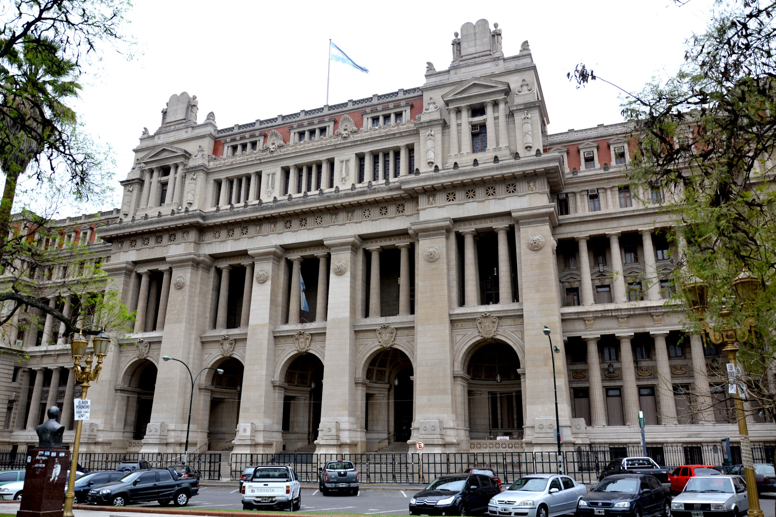 Argentina's Supreme Court revokes presidential decree closing schools
