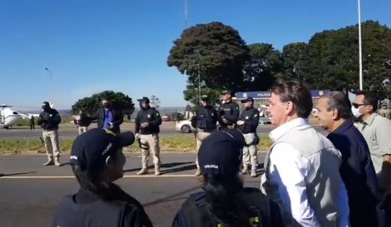 Bolsonaro hints at use of Armed Forces unless Brazil “returns to normality”