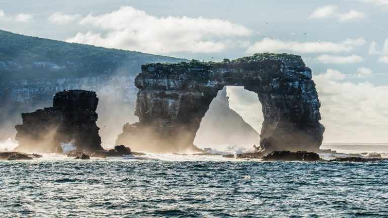 Darwin’s Arch, Galapagos geological and tourist icon, collapses from natural forces