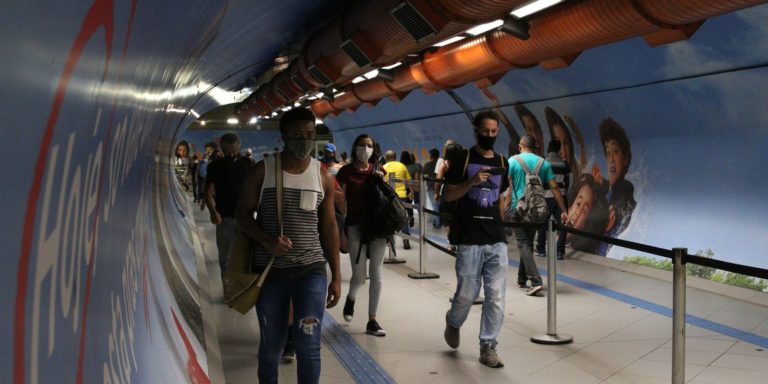 São Paulo announces vaccination posts in public transportation stations