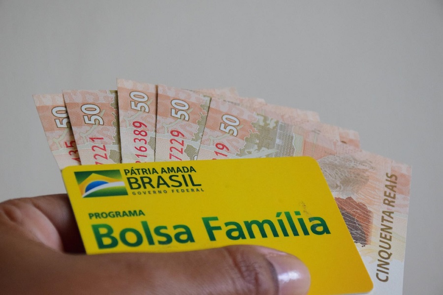Bolsonaro announces increase of Brazil’s Family Grant to just over US$60 per month