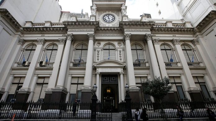 Argentina faces a critical first quarter 2022: low net reserves and high debt maturities