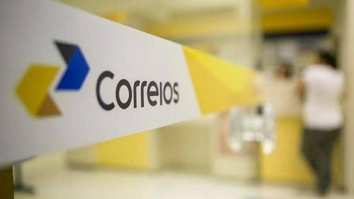 Banco do Brasil, Correios, Caixa, Petrobras, and Eletrobras - lost more than 111,000 employees between the beginning of 2015 and March this year.