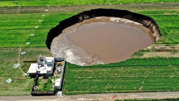 Sinkhole in Mexico. (Photo internet reproduction)