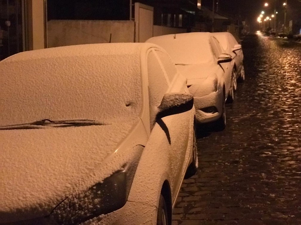 O estado de Santa Catarina, no sul do Brasil, registrou o terceiro dia consecutivo de neve e temperaturas abaixo de zero