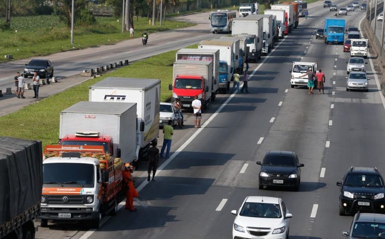 Truckers start protests in Brazil, yet adherence to the strike is uncertain