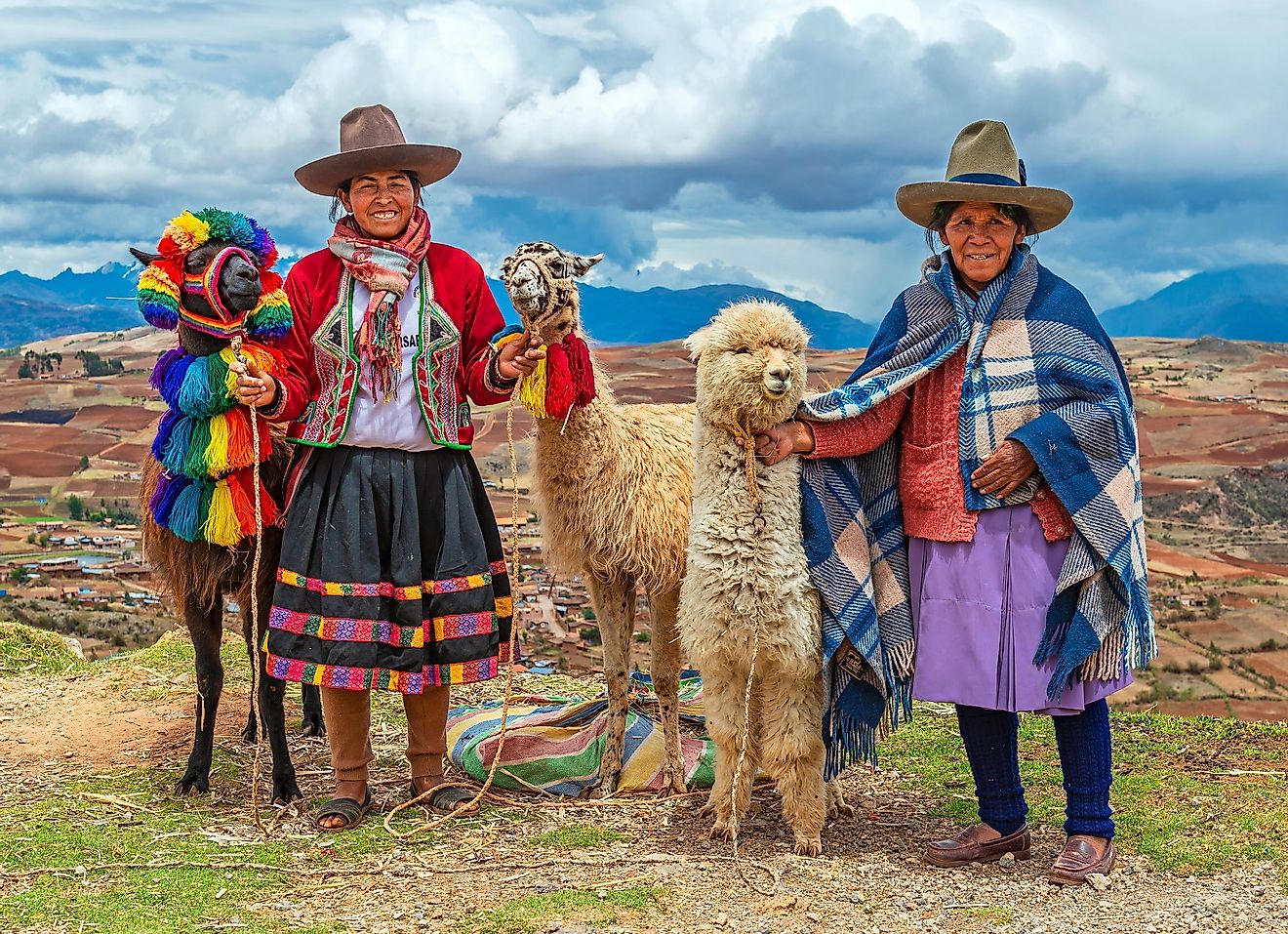 Indigenous Quechua women in Peru. (Photo internet reproduction)