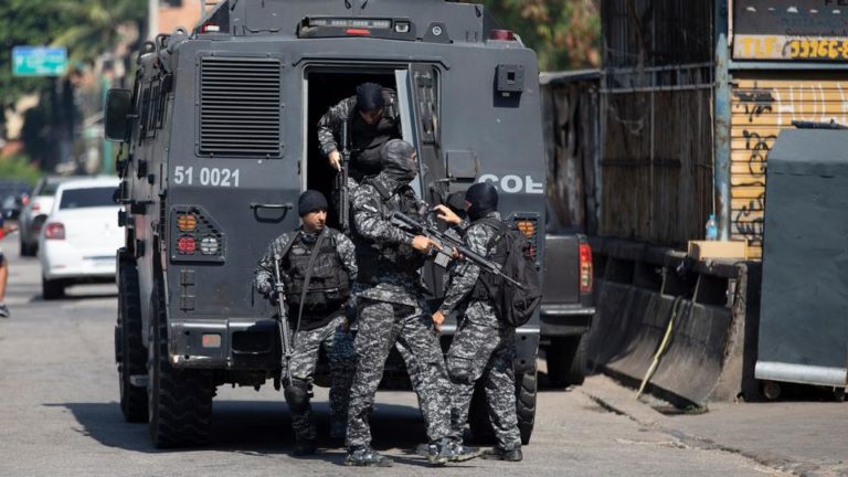 Rio de Janeiro police carry out operation against irregular construction