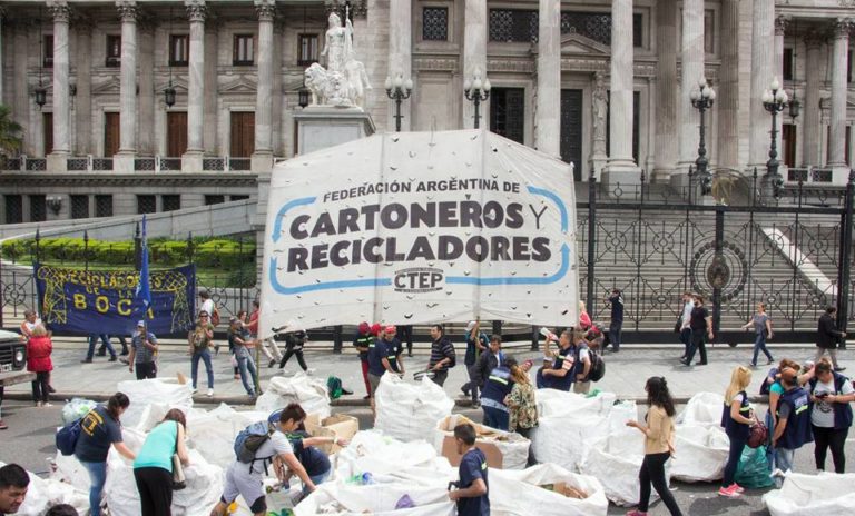Urban recyclers in Argentina call for approval of Packaging Law