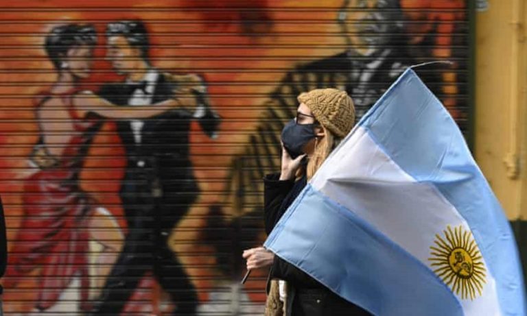 Argentine workers’ living standard down 4.1% in 12 months, despite 1st semester improvement