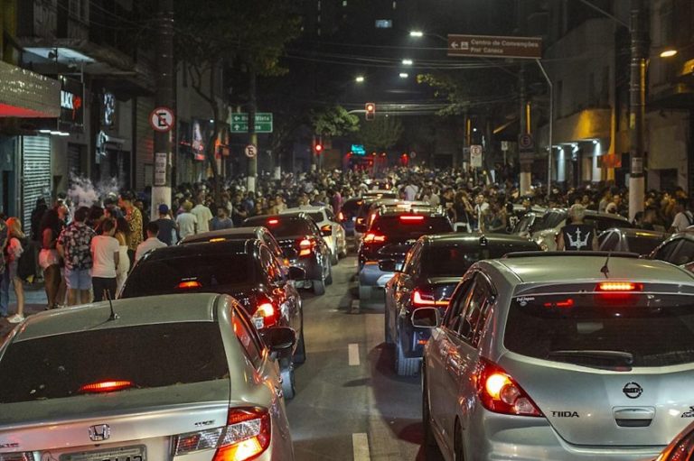 Bars fill to capacity on first weekend free of Covid-19 restrictions in Brazil’s São Paulo