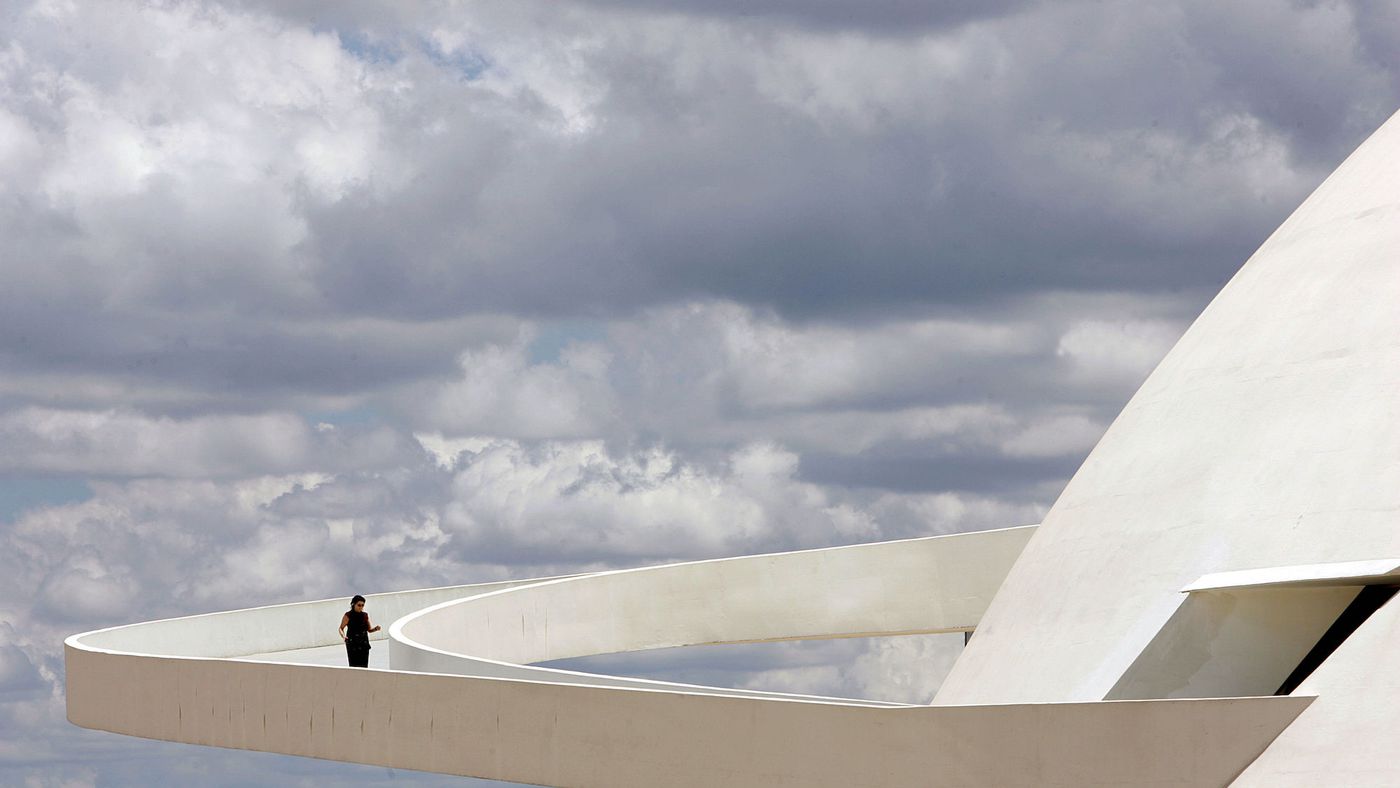 Congress building, Brasilia. (Photo internet reproduction)