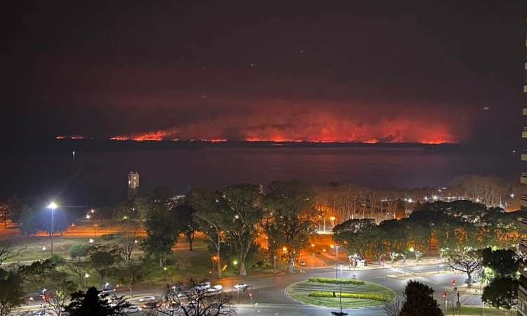 Fires ravage islands of Paraná River delta in Argentina