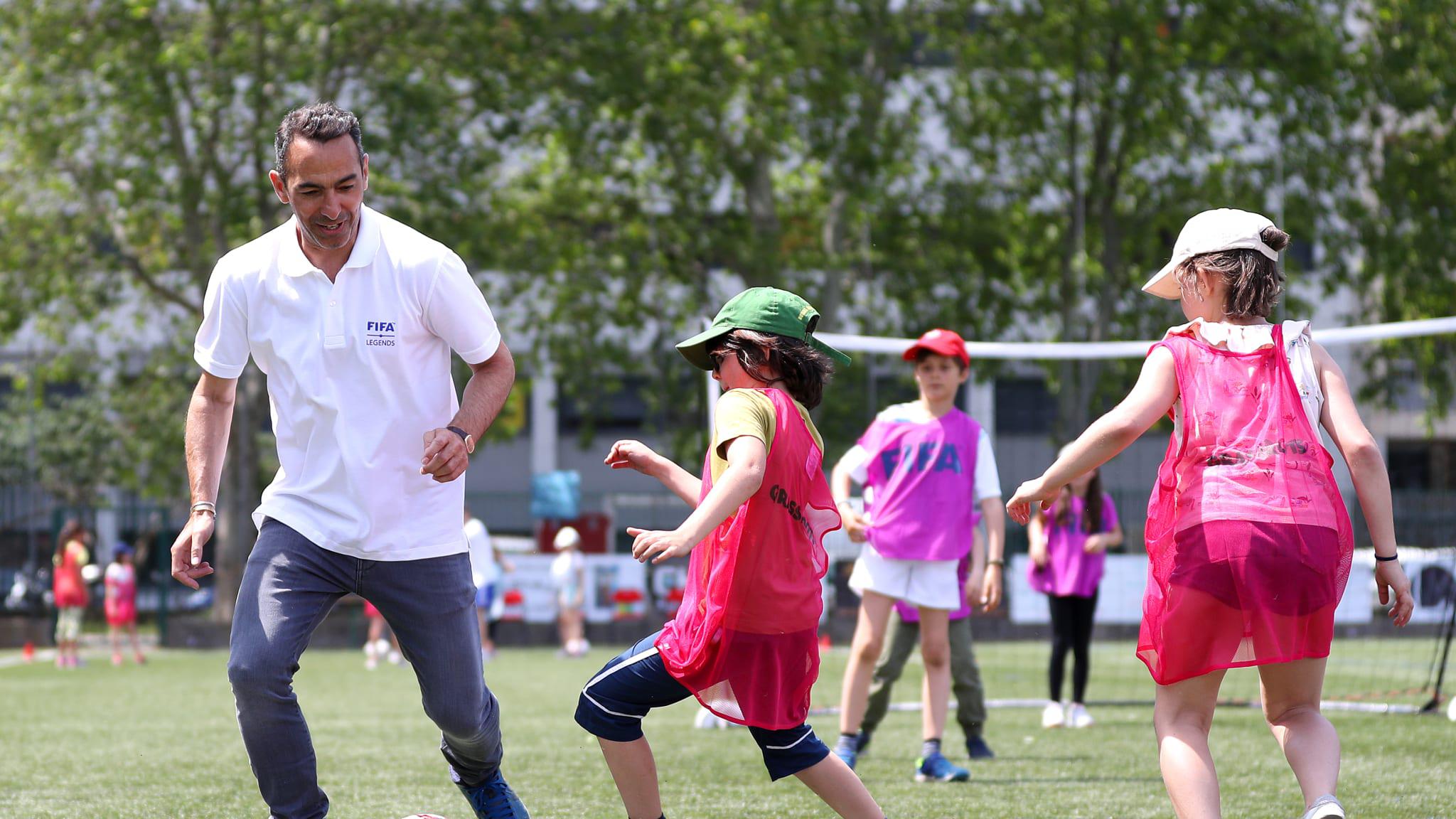 FIFA-Campus-Djorkaeff