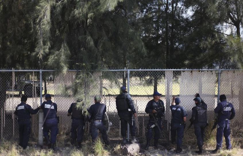 Clash leaves six gunmen and one soldier dead in western Mexico
