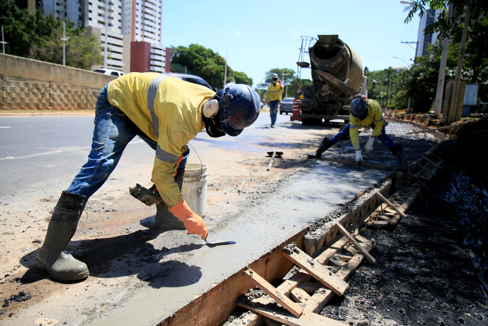 Salvador,,Bahia,,Brazil,-,December,9,,2020:,Masons,Work,On